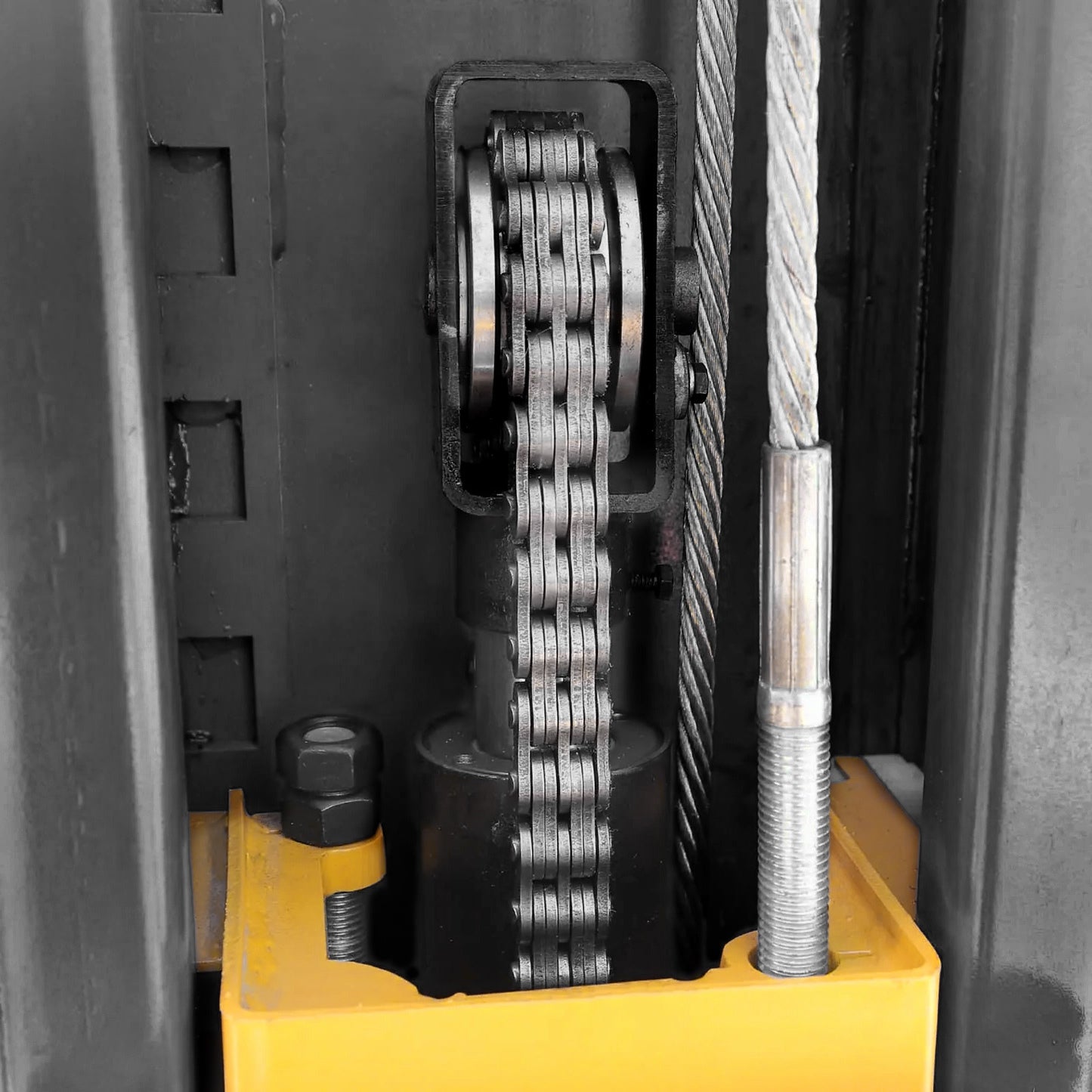 Lift chain, hydraulic cylinder and synchronization cables inside the carriage of an APEX AL9LC two-post car lift.