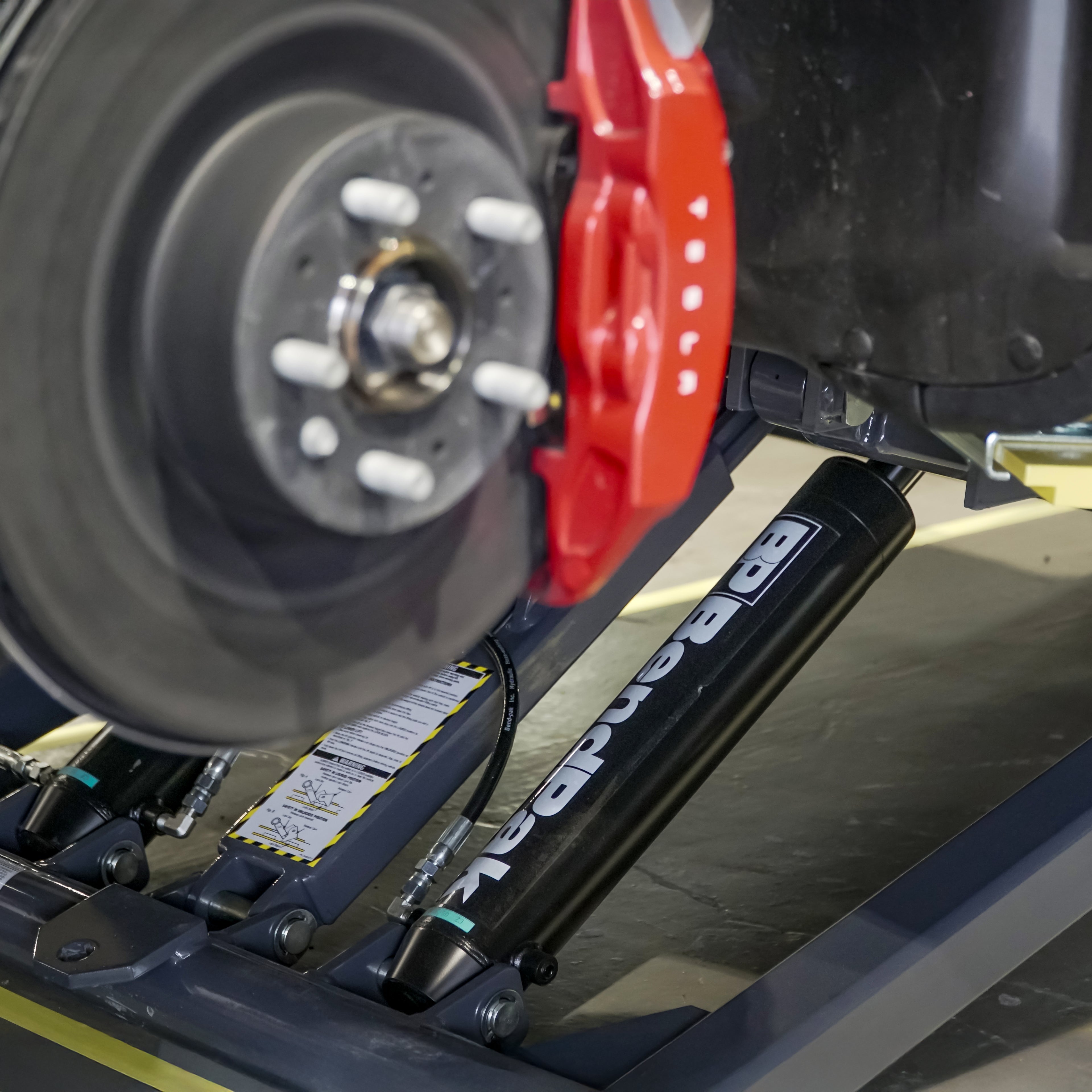 BendPak MD-6XP mid-rise portable scissor lift hydraulic cylinder detail for lifting performance.
