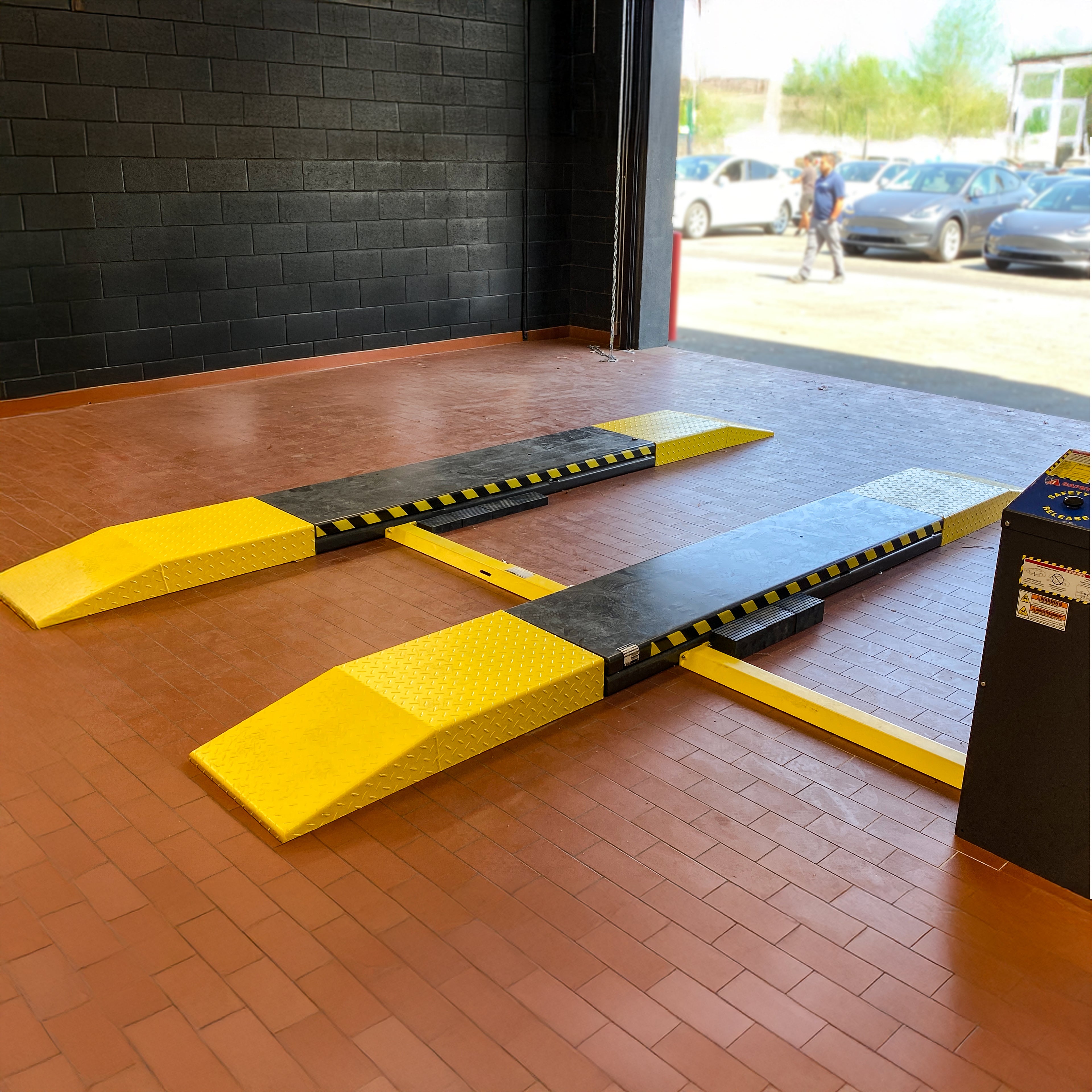 BendPak MDS-6EXT Extended Open-Center Mid-Rise Scissor Lift - 6,000-lbs. Capacity