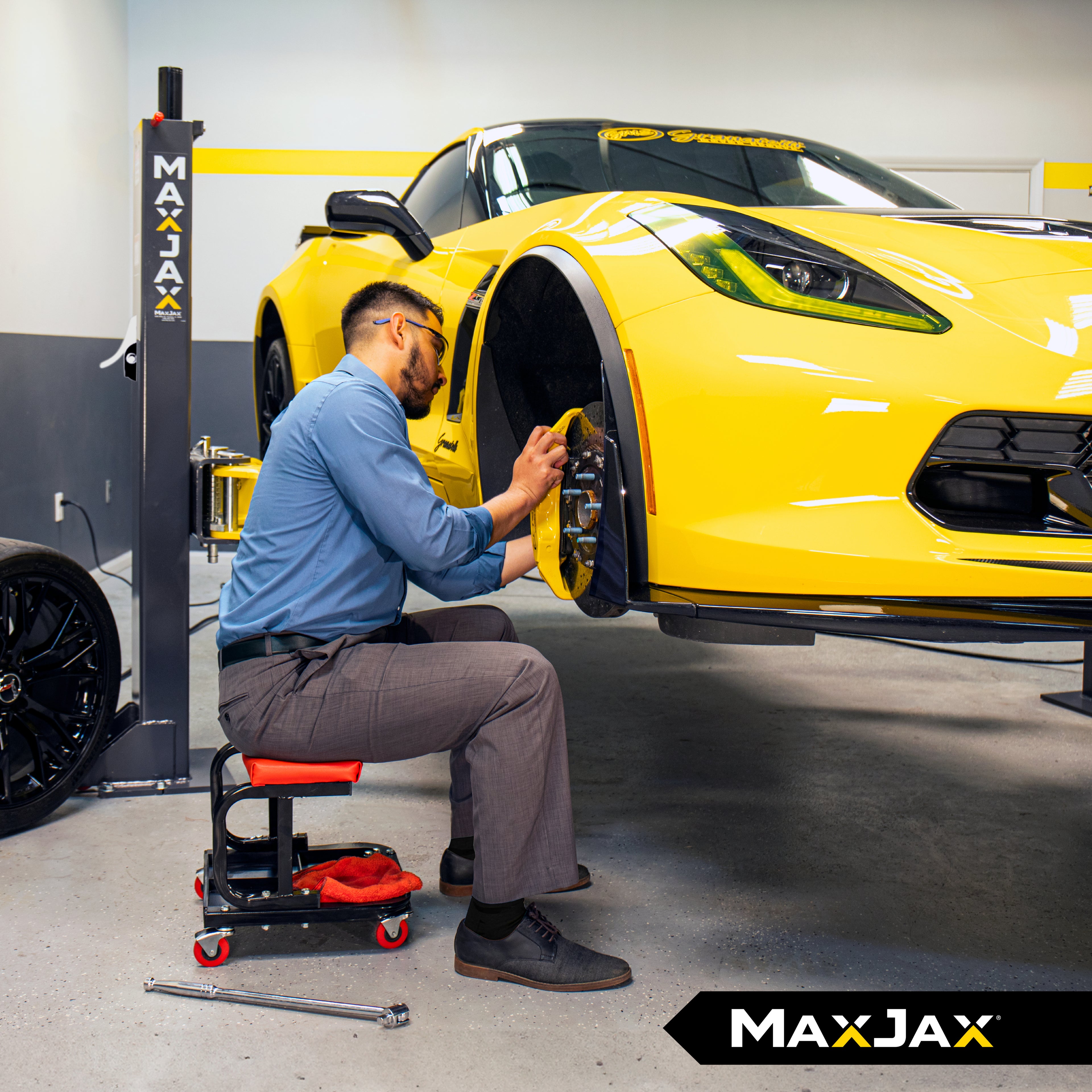 MaxJax M7K portable lift configured for home garages where ceiling height is limited.