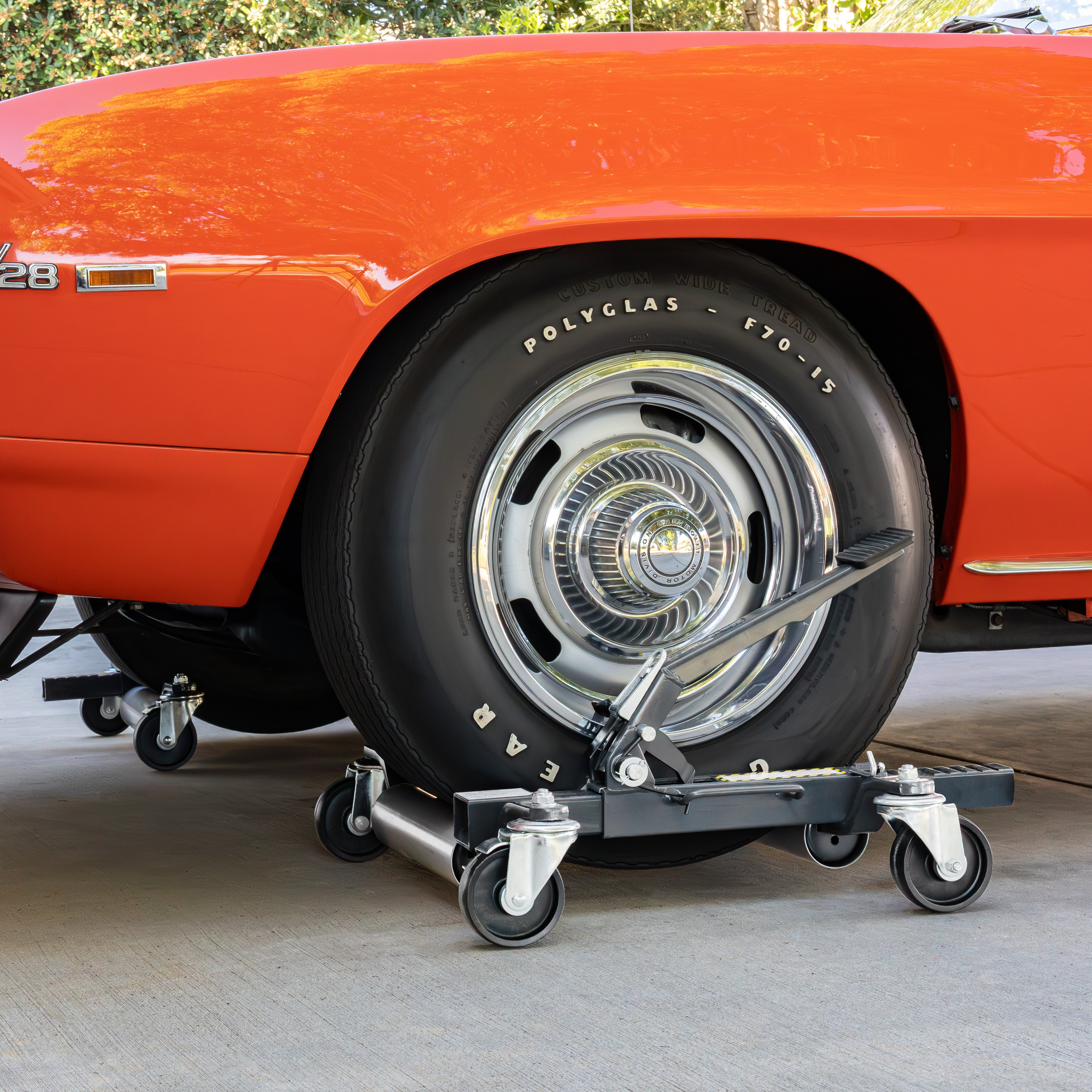Ranger RCD-1500MP car moving dollies placed under front tires of muscle car