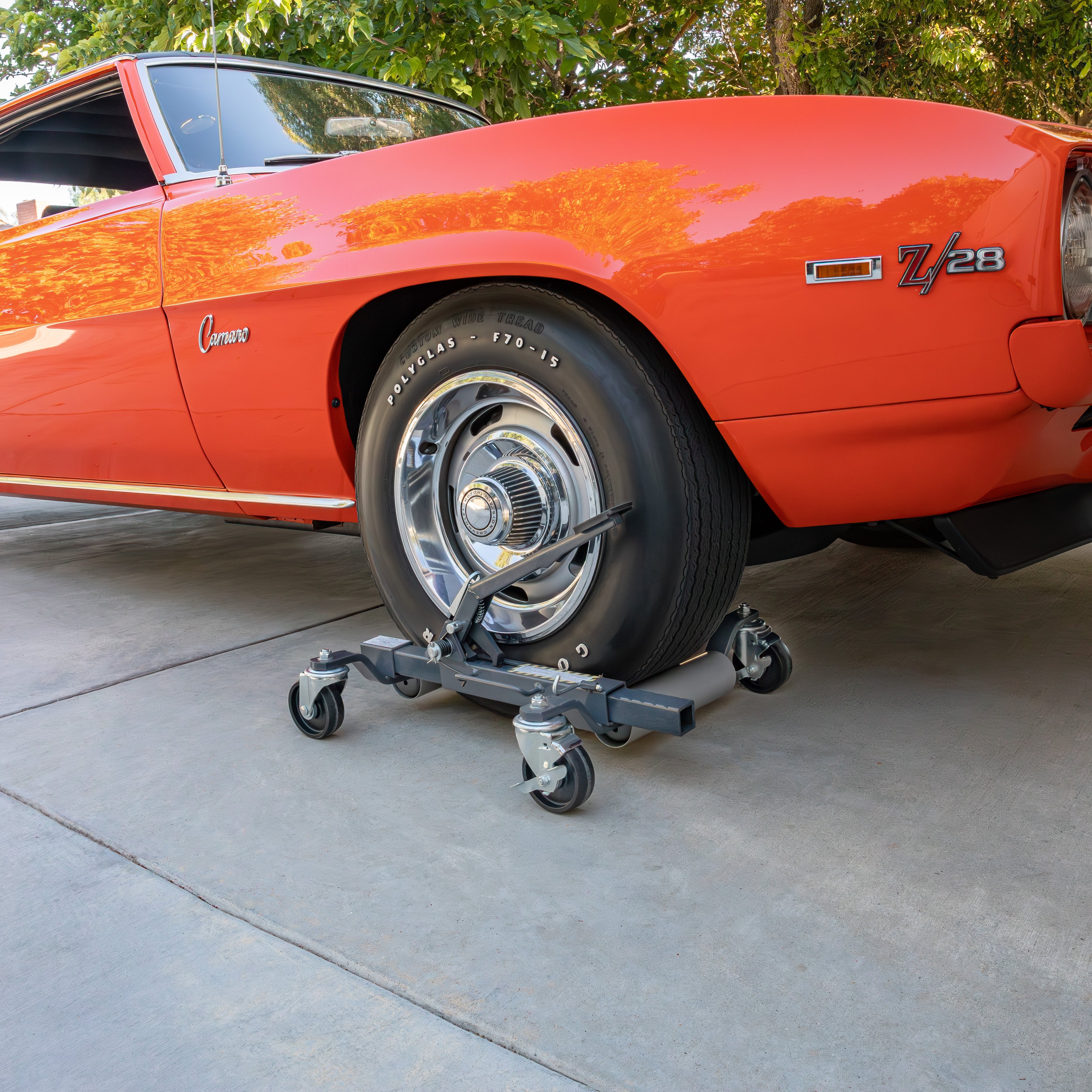 Ranger RCD-1500MP heavy-duty car dolly supporting muscle car on driveway