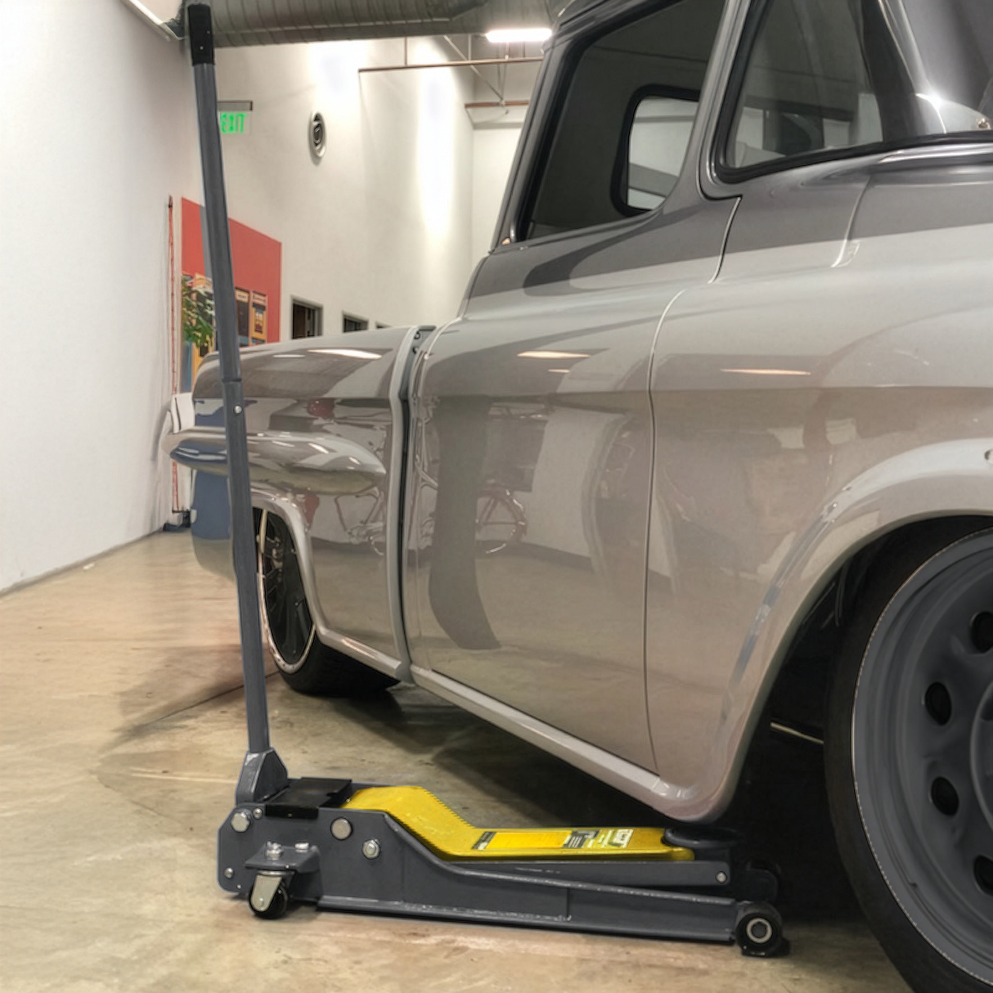 Ranger RFJ-3000LPF Low-Rider Super-Long Floor Jack - 1.5-Ton
