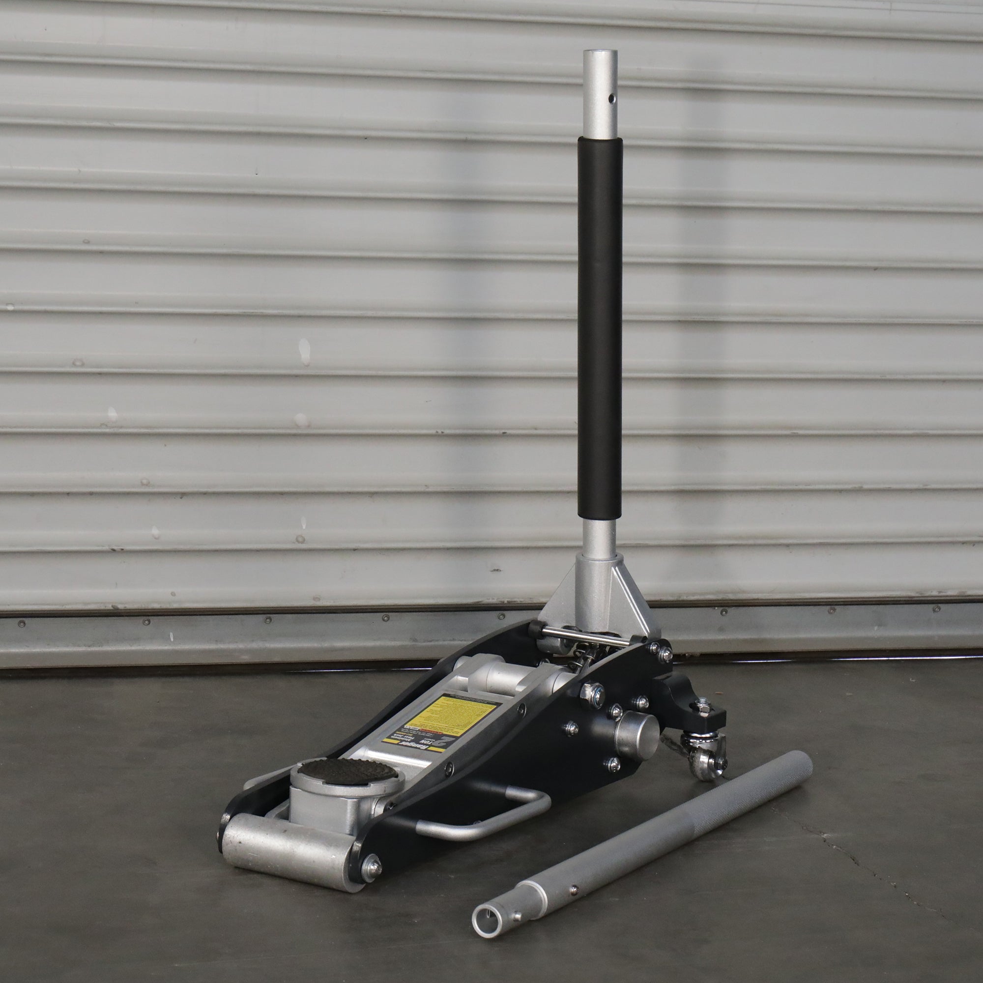 Ranger RFJ-4000AL lightweight aluminum floor jack with racing-style profile